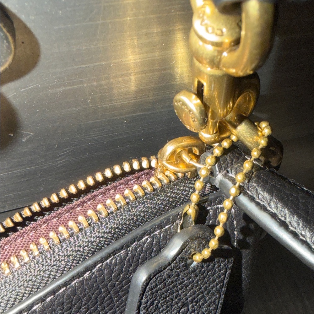 Coach Black Pebble Leather Crossbody Bag Zip Top Like New shoulder bag brass - Picture 5 of 16